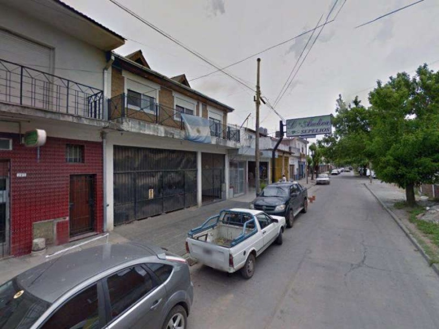 Entraron a robar a su casa de Glew y se resistió a los tiros: balearon a su mujer y un delincuente murió