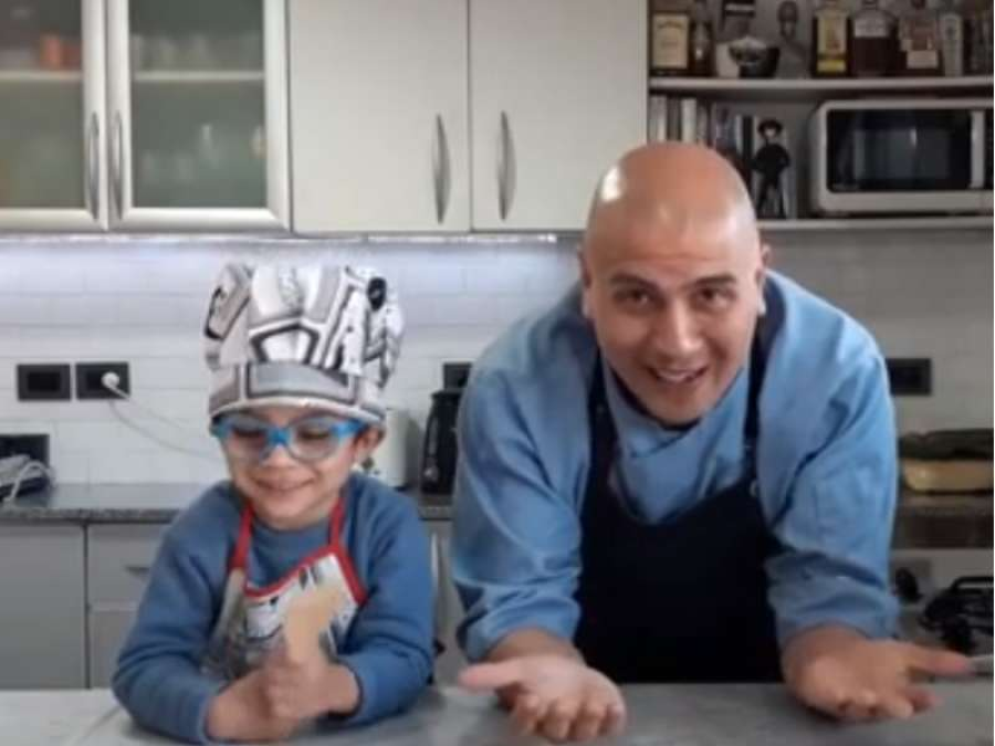 El chef platense Martín Pietromónaco te enseña a hacer galletitas de limón y chocolate