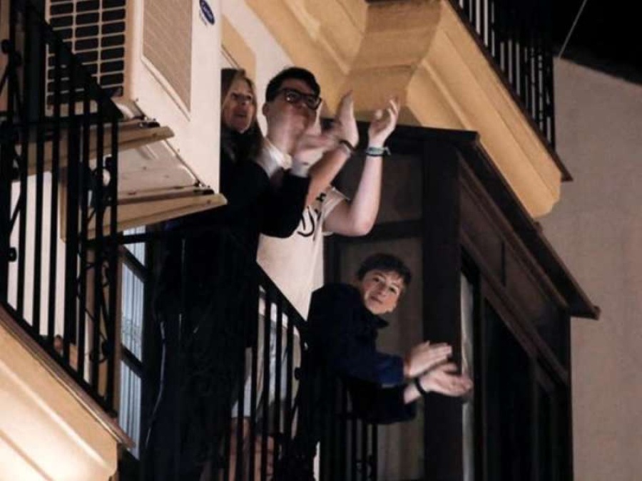 Convocan a retomar los aplausos para los trabajadores de la salud