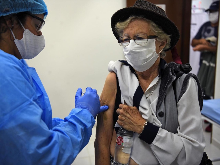 Aseguran que la protección de la vacuna de Oxford durará sólo seis meses