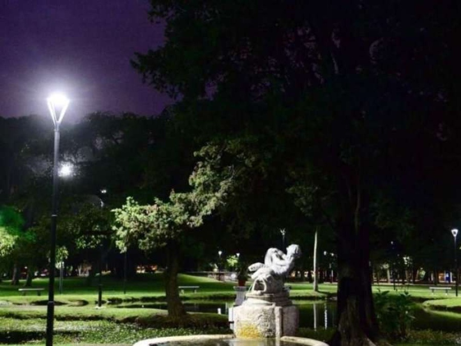 Un degenerado suelto en el Parque Saavedra de La Plata