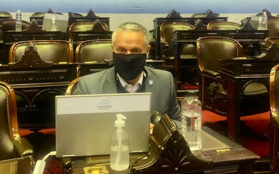 Diputado macrista que quería sesionar presencial dio positivo de COVID-19