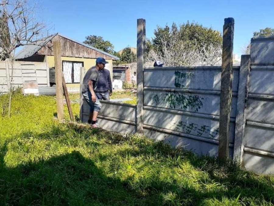 Intentan usurpar el terreno de un club de La Plata y piden ayuda desesperadamente: ”Somos gente grande, no podemos hacer mucho”