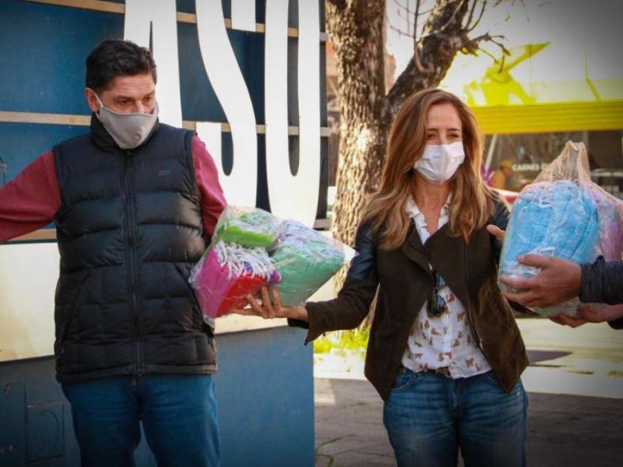 Tolosa Paz donó 30 mil barbijos a la Asociación Platense de Básquetbol