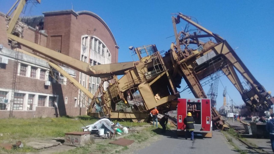 Una grúa se cayó en el Astillero Río Santiago y milagrosamente no hubo heridos
