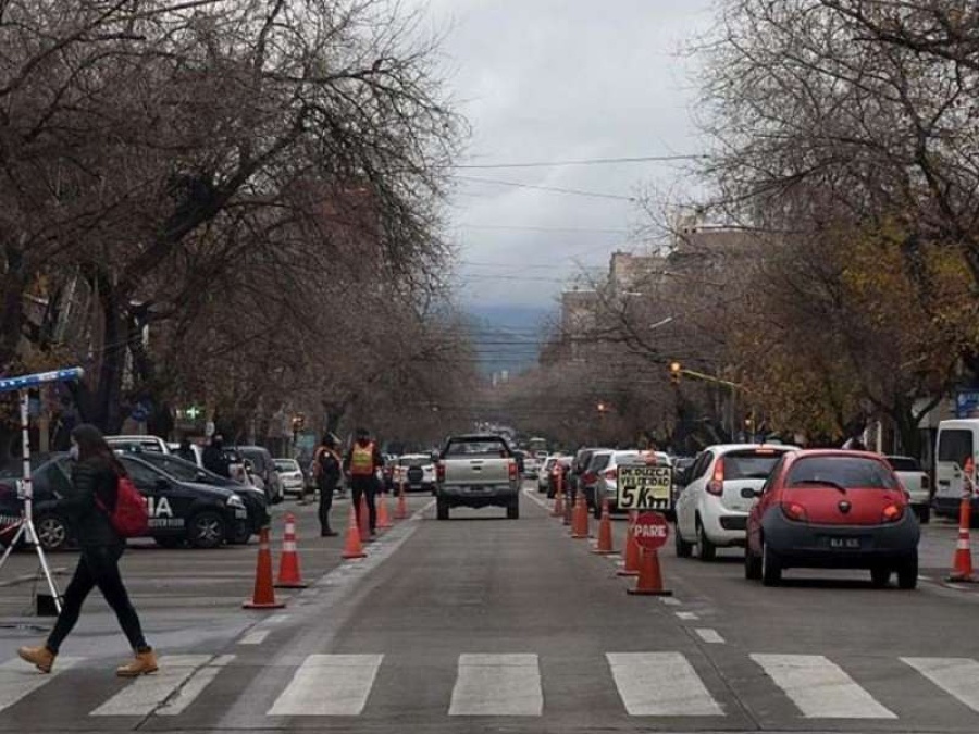 Mendoza prohíbe toda circulación durante 72 horas por el Día del Estudiante