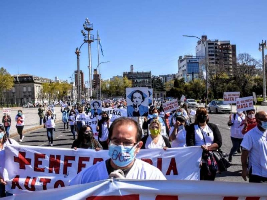 Enfermeros, odontólogos y agencias de viaje se movilizaron en La Plata