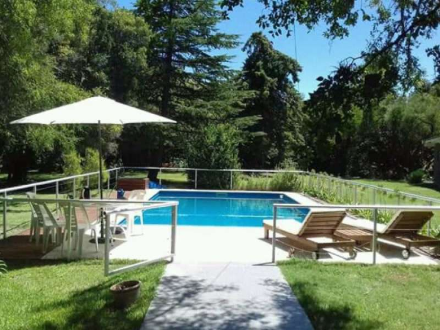 Llueven consultas para pasar el verano en las casas quintas de La Plata: piden hasta 150 mil pesos la quincena