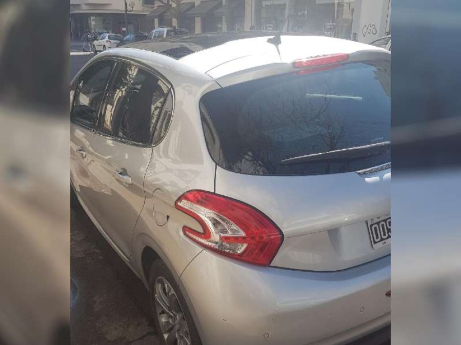 Le robaron el auto a una médica platense y lo busca sin descanso: ”Adentro tenía todos los papeles para ejercer”