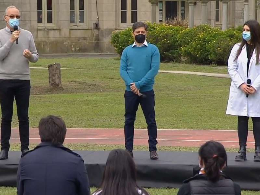 Kicillof anunció en Ensenada el pase a planta permanente de 1137 profesionales de la salud bonaerenses 