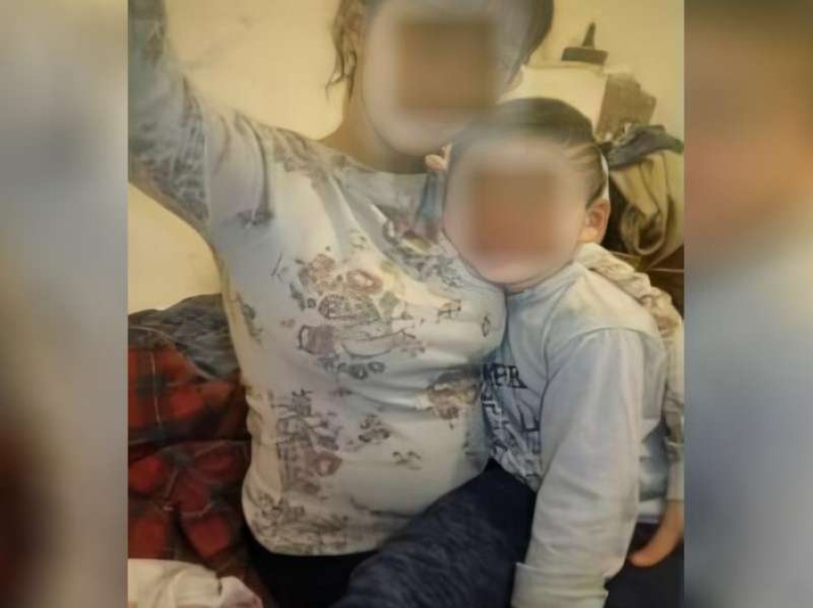 Su madre la abandonó, su padre falleció, está en la calle embarazada y con un hijo: Necesita la solidaridad platense