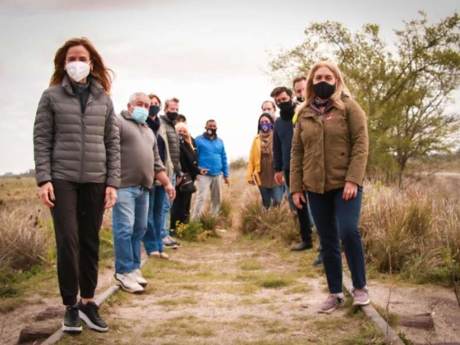 Las concejalas Tolosa Paz y Rodríguez visitaron lo ”senderos verdes” en apoyo de la vuelta del tren La Plata - Pipinas