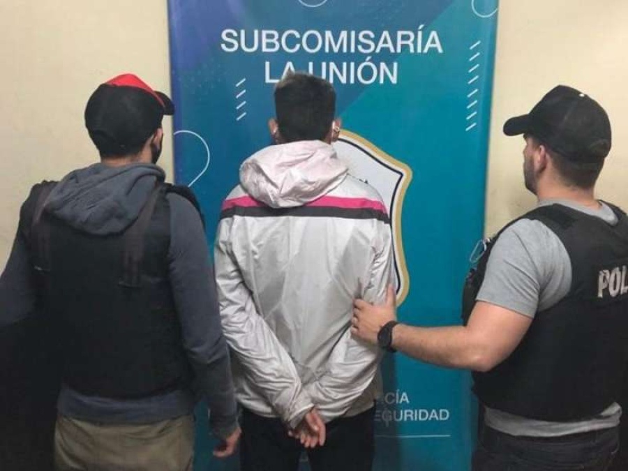 Detuvieron en La Plata a un joven que había robado hace 8 meses un arma reglamentaria y un uniforme de sargento