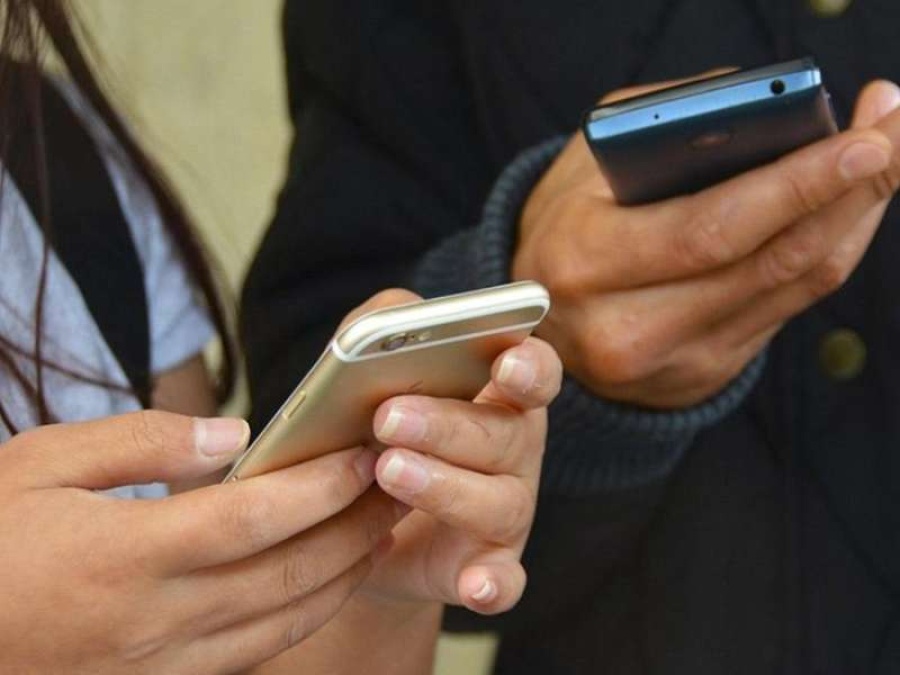 Un estudio revela que el COVID-19 podría sobrevivir hasta 28 días en celulares o billetes