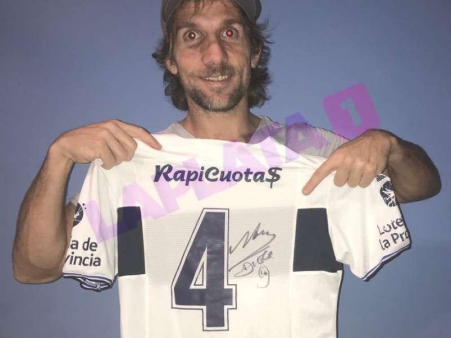 No anunció su retiro y ya se convirtió en entrenador