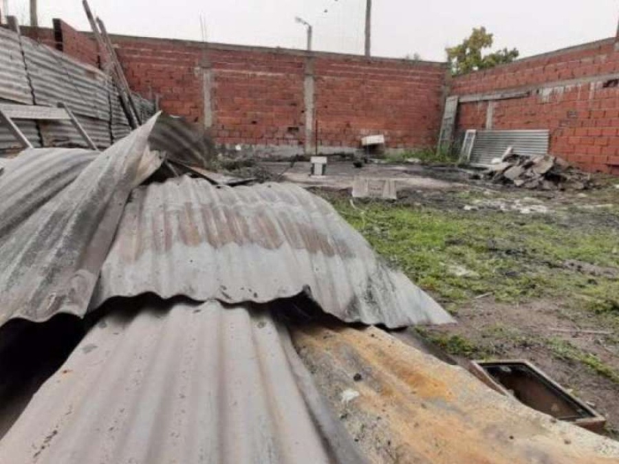 Se les prendió fuego la casa en La Plata, murieron sus 2 perros y quedaron en la calle: ”Queremos salir adelante pero perdimos todo” 
