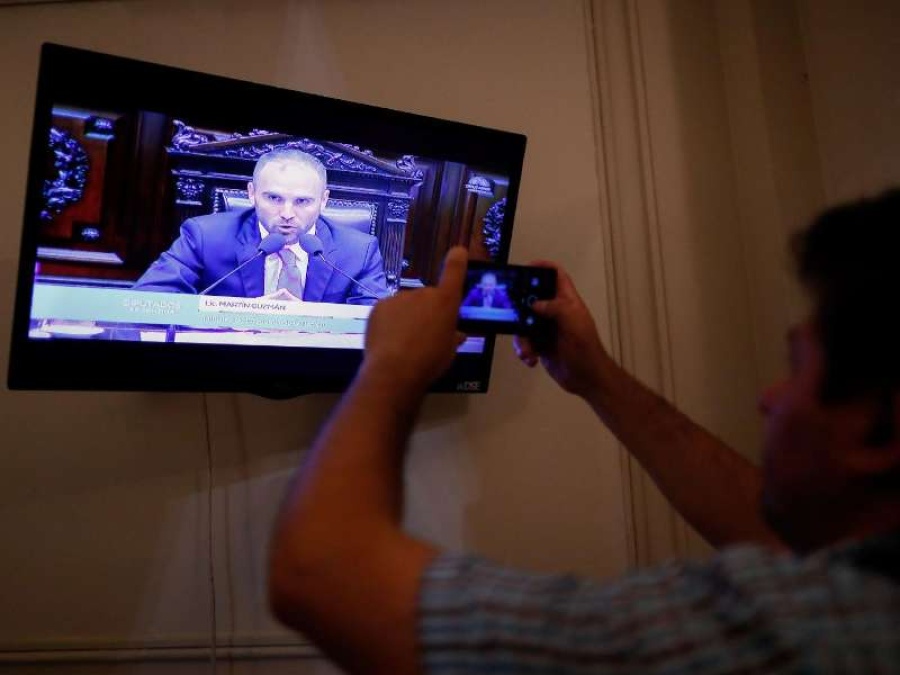 La jugada de Guzmán para ”tranquilizar” al dólar: perfil más mediático y fin de la heterodoxia