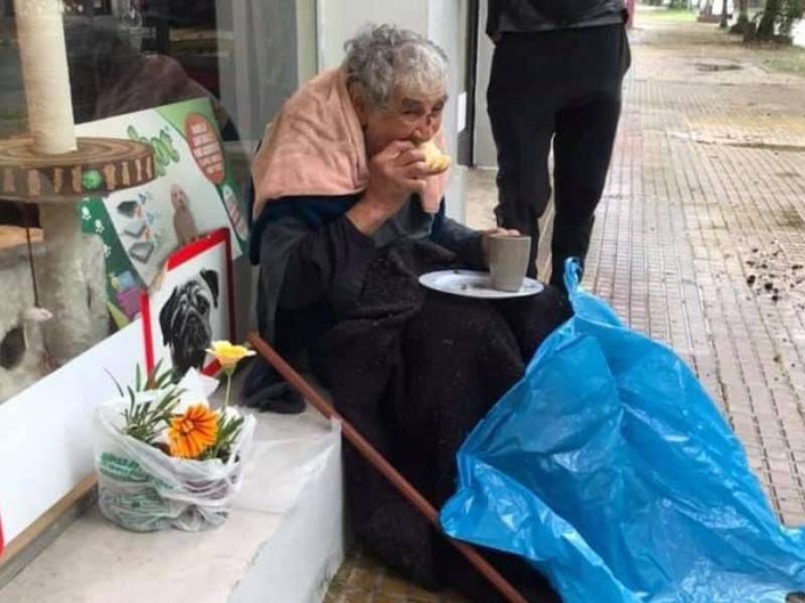Encontraron un anciano golpeado y llorando en situación de calle en La Plata: ”Del hospital dijeron que no lo podían internar”