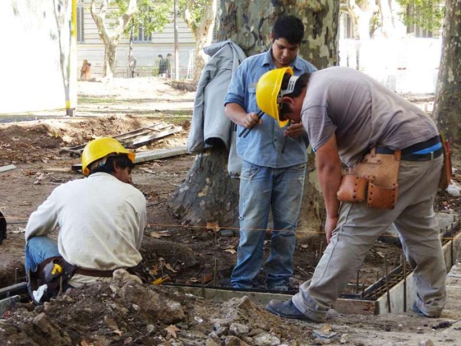 Detuvieron falsos obreros sospechosos en City Bell: Tenían una sola pala para ocho personas