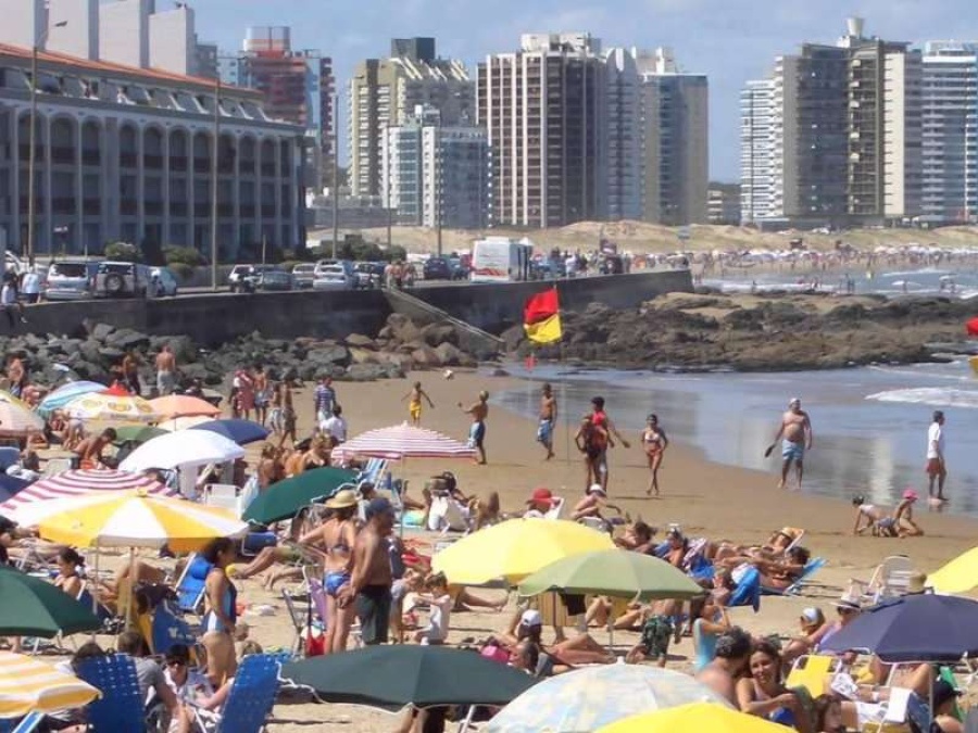 Para veranear en Uruguay, los argentinos deberán utilizar una pulsera electrónica