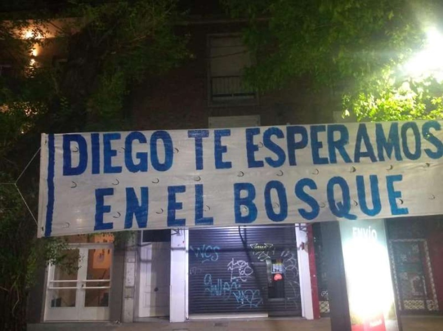 Los hinchas de Gimnasia le hacen el aguante a Maradona