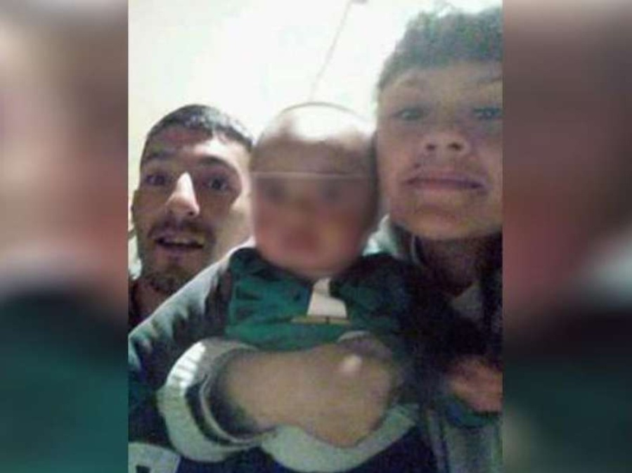 Una familia platense con un bebé de 6 meses necesita materiales para hacer una pieza: ”Dormimos en la cocina”