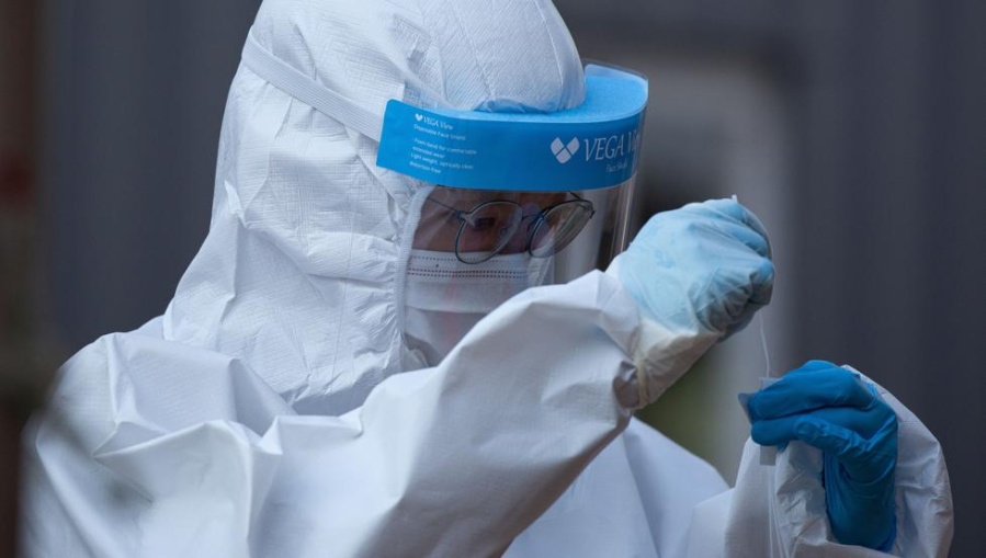 Según la OMS, la nueva cepa del coronavirus ”no está fuera de control”
