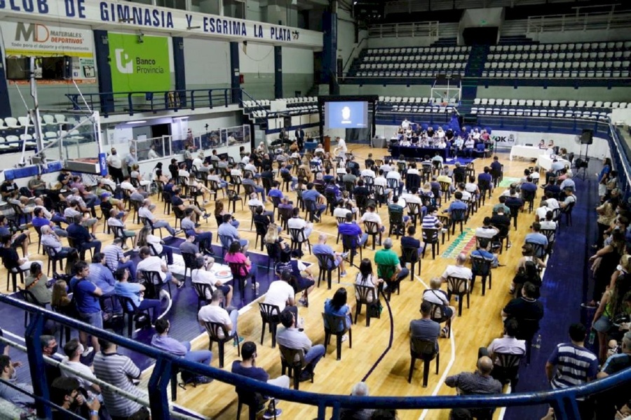 En Gimnasia sigue la bronca contra Verón: ”Hay que tener respeto, no fue nunca a ver al hijo y casualmente fue ahora”