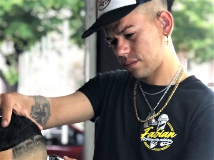 El “peluquero solidario” esta vez necesita de la voluntad de la gente: “Quiero tener mi casa, mi peluquería y un comedor”