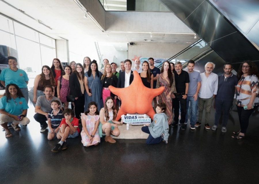 Kicillof recorrió la muestra “Vidas submarinas: ciencia, arte y soberanía” en Mar del Plata