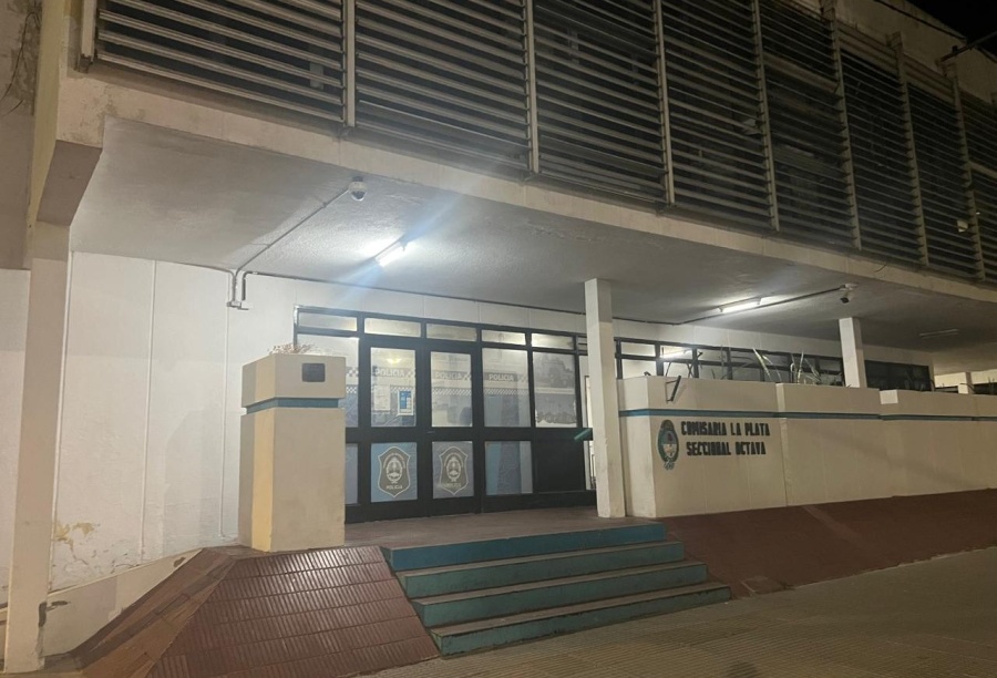 Allanaron en la Comisaría Octava: Investigan al comisario y a varios efectivos por coimas y enriquecimiento ilícito