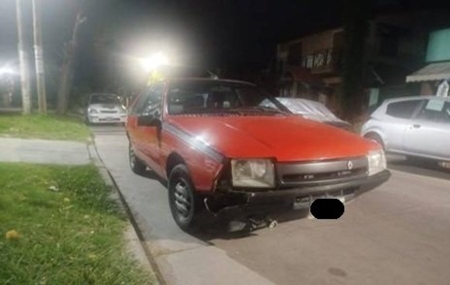 City Bell: Un hombre chocó un auto estacionado y agredió a su dueño