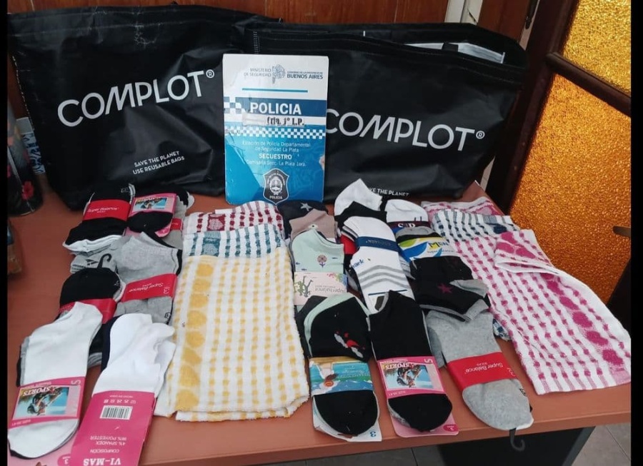 Vendedores ambulantes fueron detenidos por amenazar a vecinos en el centro platense