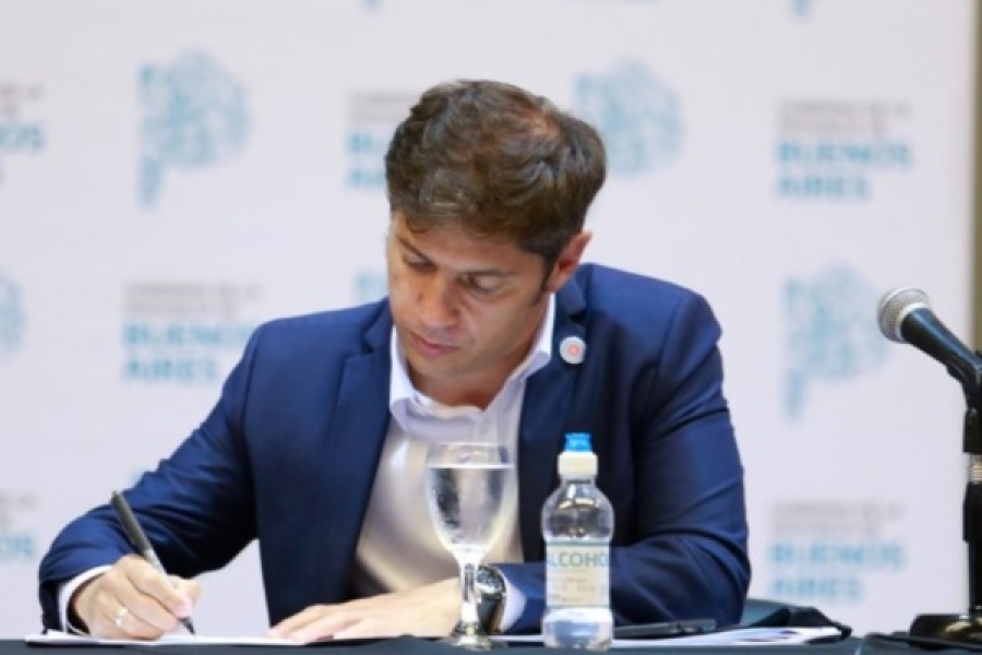Kicillof acordó con los gremios docentes y estatales un aumento del 3% en enero