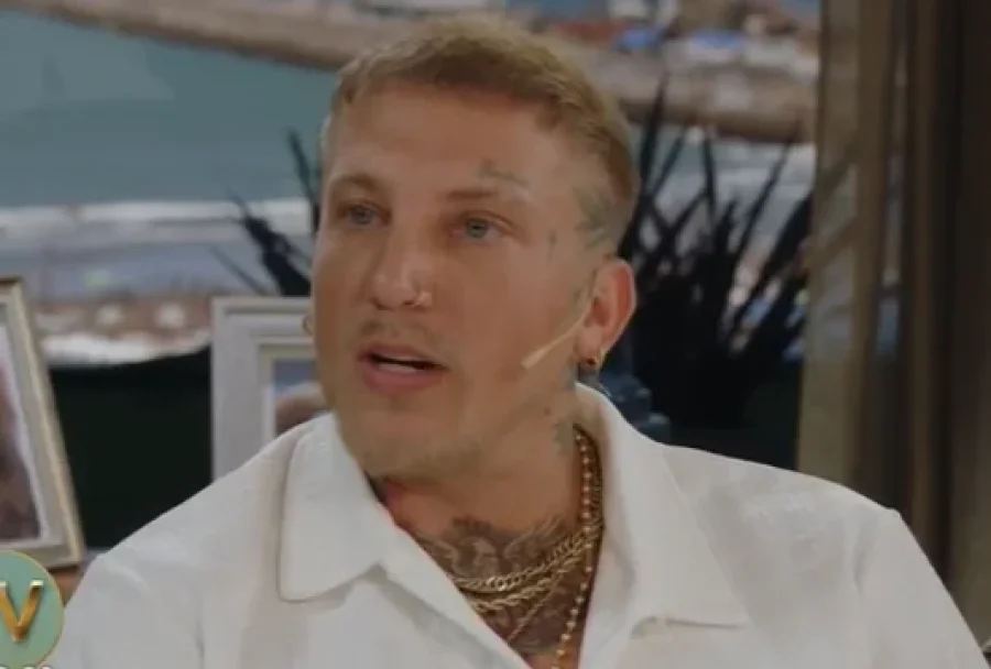 El Polaco defendió a La China Suárez tras el comentario de Juana Viale: ”Canta bien”