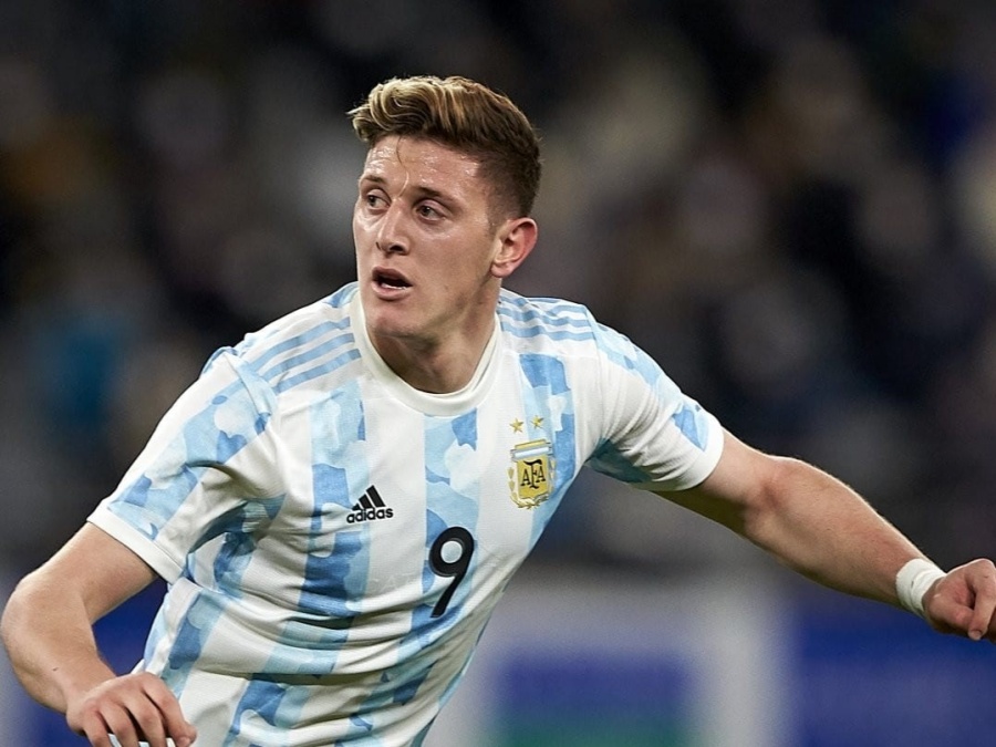 Estudiantes abrochó su primer refuerzo