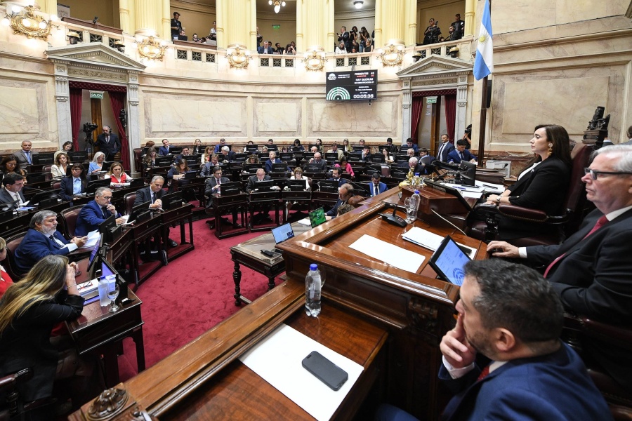 Javier Milei consiguió convertir en ley la reforma laboral en el Senado