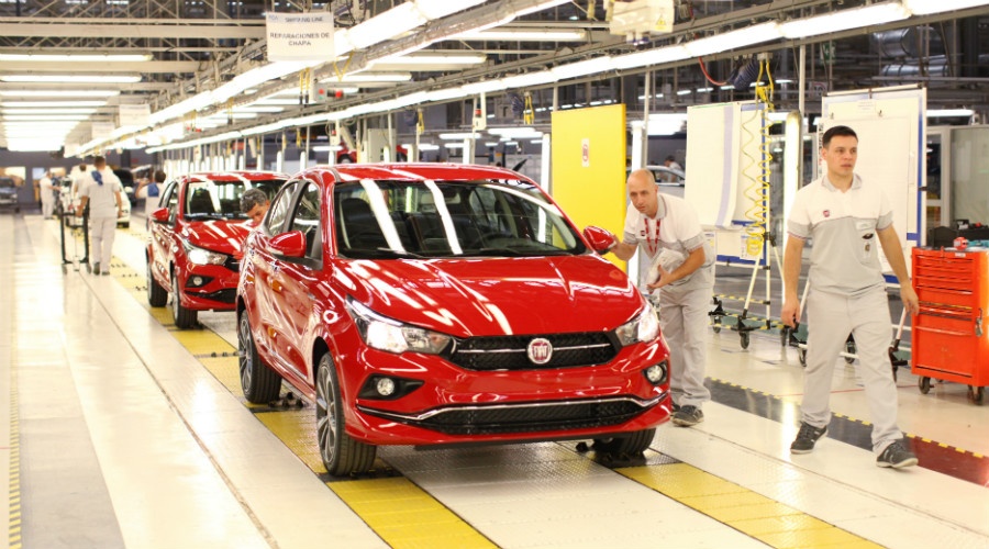 Hubo una fuerte caída en la producción de automóviles y ahora se suma la llegada de autos chinos