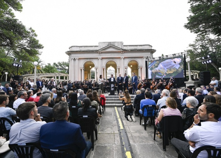 Kicillof encabezó en La Plata el inicio de las obras de restauración integral del Teatro del Lago