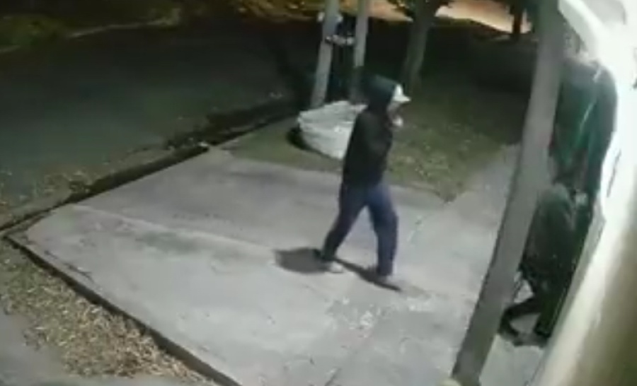 Una banda de delincuentes robaron muchos objetos de valor en una vivienda en Barrio Jardín