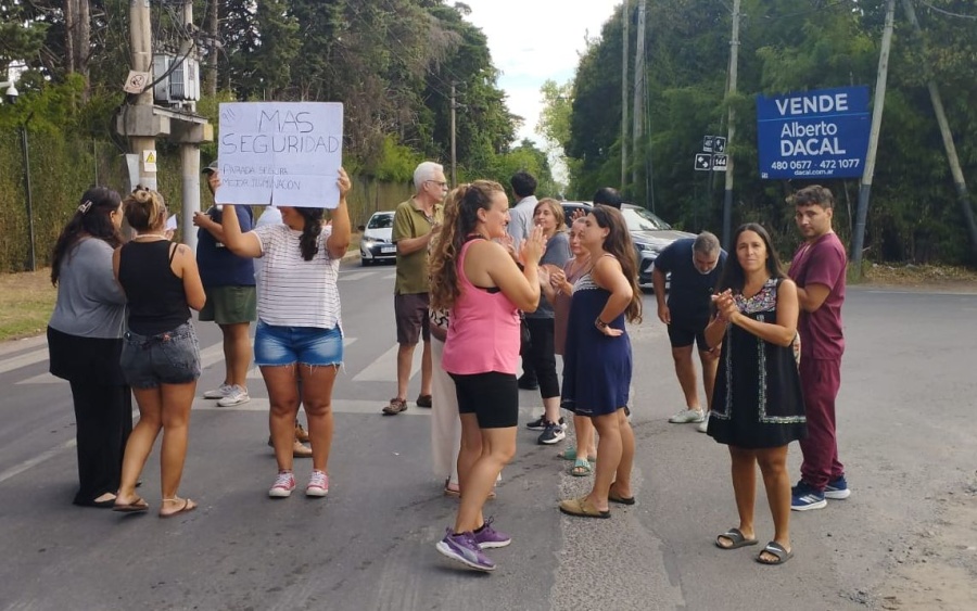 Hartos de la inseguridad, vecinos de City Bell se manifestaron en la calle