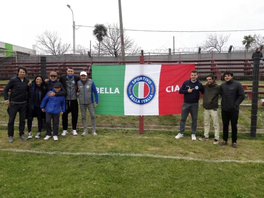 Pretemporada en familia: El equipo que es propiedad de un jugador Pincha se instaló en City Bell con un viejo conocido