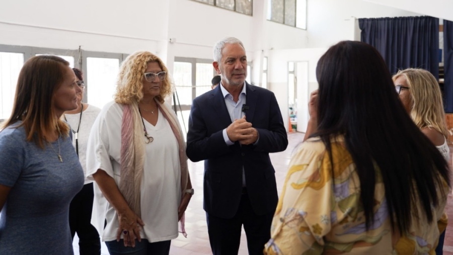Alak supervisó el avance de obra del polo educativo de Los Hornos, que beneficiará a más de mil estudiantes