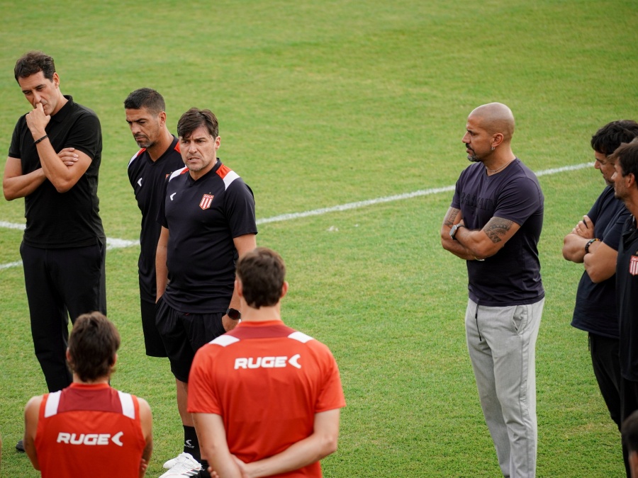 Era pretendido por Sebastián Verón, no llegó al Pincha y sorpresivamente desembarcará en Europa