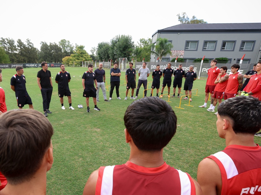 Estudiantes presentó a su propio cacique que arrancó el ciclo con dos muy malas noticias y una presencia muy fuerte