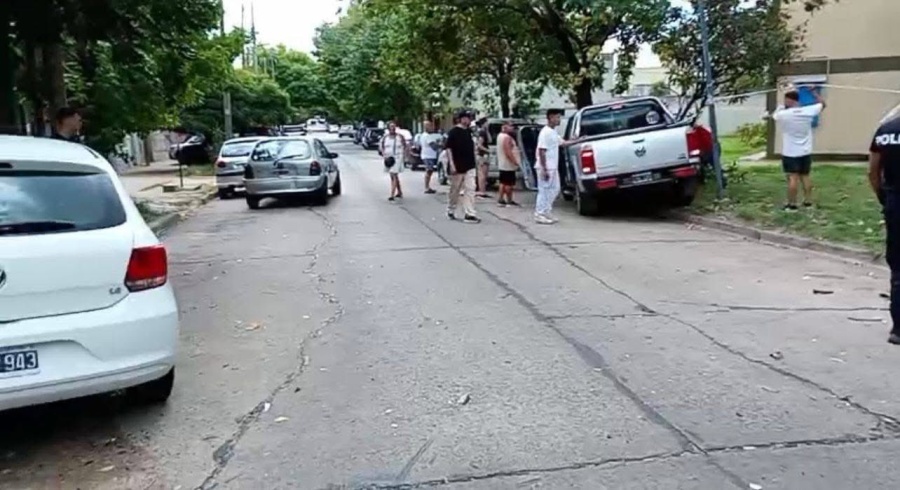 Impactante choque múltiple en un barrio platense que incluyó 6 autos
