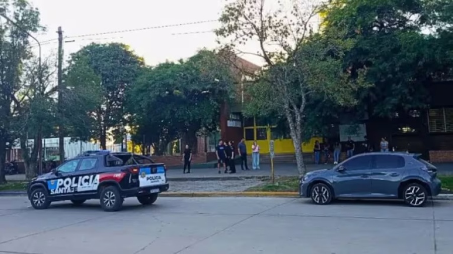 Conmoción en Santa Fe: Un alumno entró con un arma al colegio y mató a un compañero