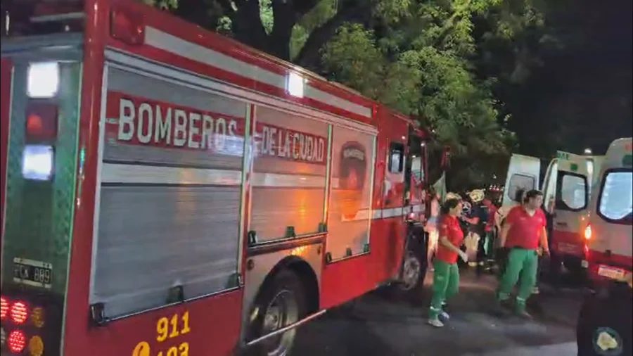Evacuaron a 700 personas y otras 9 resultaron heridas tras caerse parte de un escenario en un boliche de la Costanera