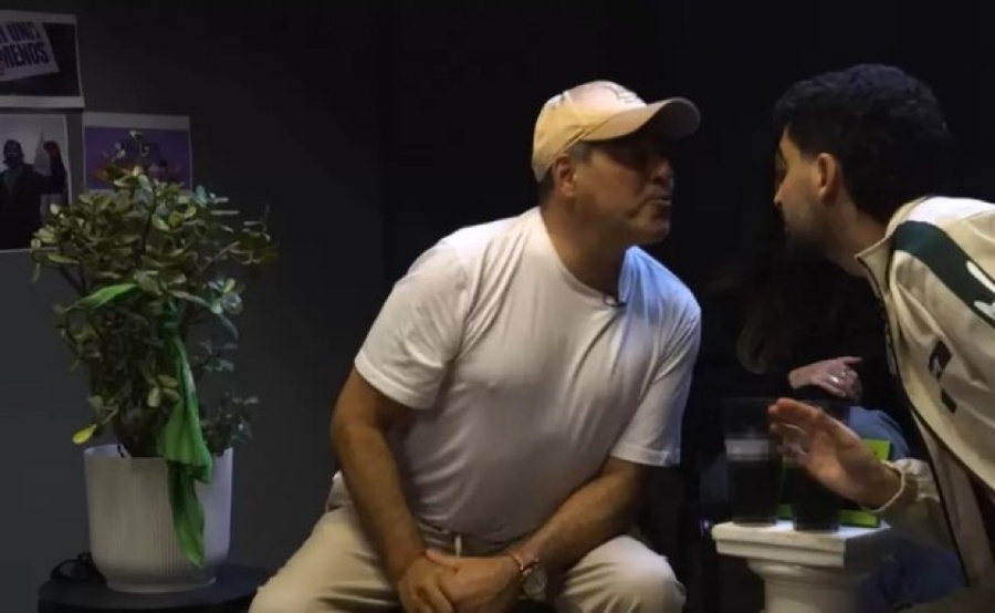Tremendo escupitajo de Mariano Iúdica a Matías Bottero mientras le hacía una nota