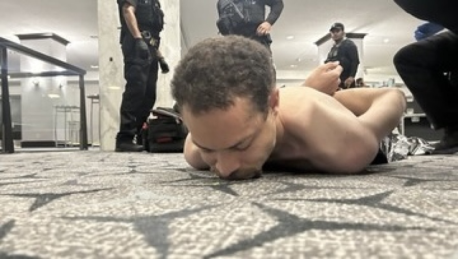 Quién es el hombre que irrumpió armado en la Cena de Corresponsales y obligó a evacuar a Trump